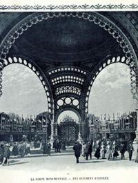 « La porte monumentale, les guichets d’entrée », album photographique « Le Panorama » de l’Exposition universelle de Paris de 1900